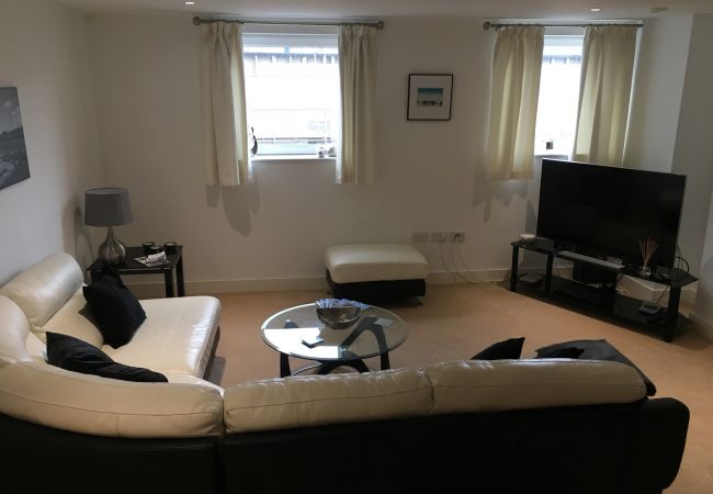 Apartment in Ipswich - 1 Bed, Waterfront Area, Parking, (1st Flr) 2