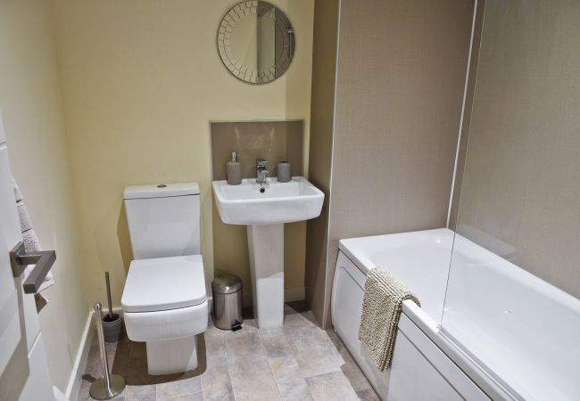 Apartment in Ipswich - 2 Bed/2 Bath, Central East, Parking, (1st Flr) 29 Apartment in Ipswich - 2 Bed/2 Bath, Central East, Parking, (1st Flr) 29