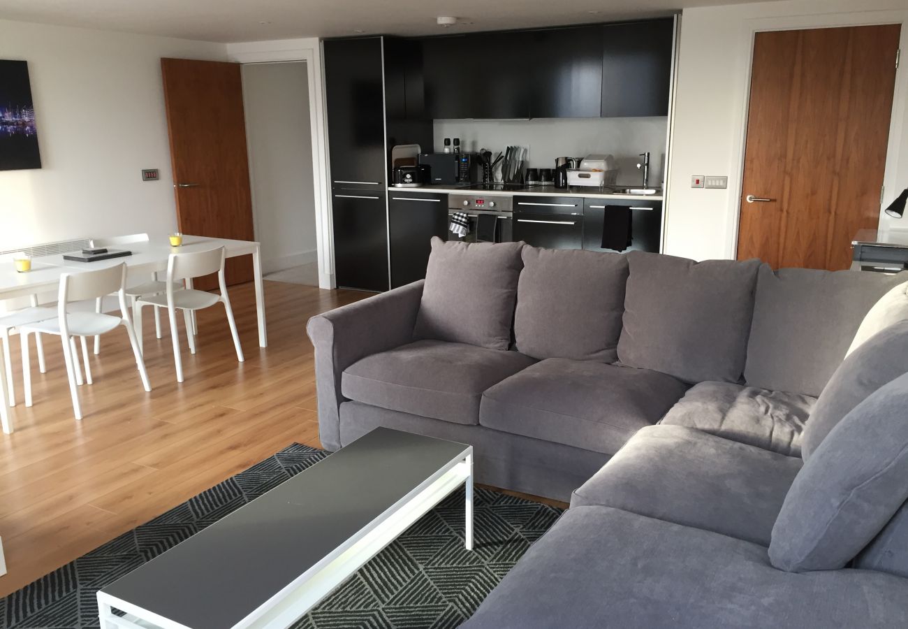 Apartment in Ipswich - 2 Bed/2 Bath, Waterfront, Parking, (5th Flr) 505