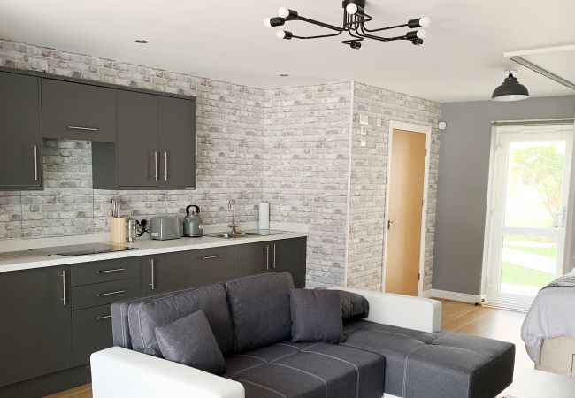 Studio in Ipswich - Studio, Near Train Station, Parking (Grd Flr) Studio in Ipswich - Studio, Near Train Station, Parking (Grd Flr)