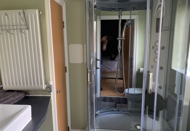 Studio in Ipswich - Studio, Near Train Station, Parking (Grd Flr) Studio in Ipswich - Studio, Near Train Station, Parking (Grd Flr)