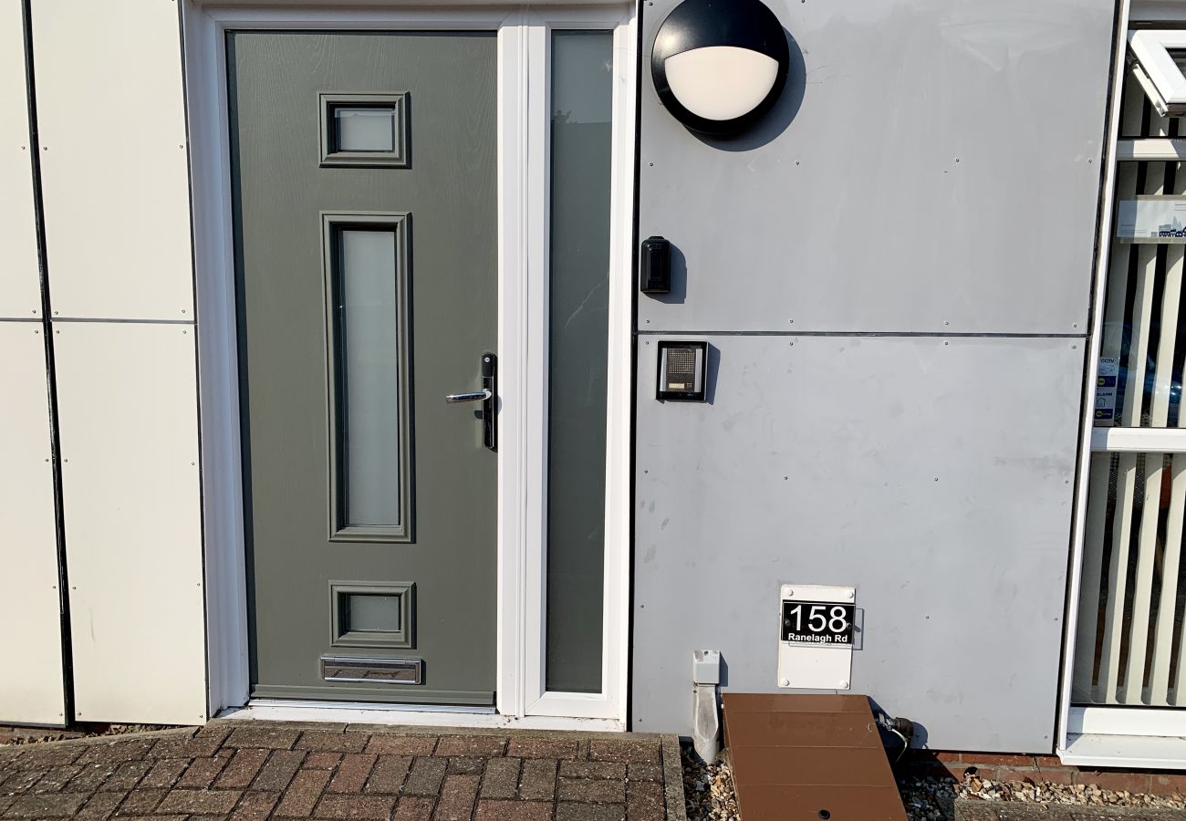 Studio in Ipswich - Studio, Near Train Station, Parking (Grd Flr) Studio in Ipswich - Studio, Near Train Station, Parking (Grd Flr)