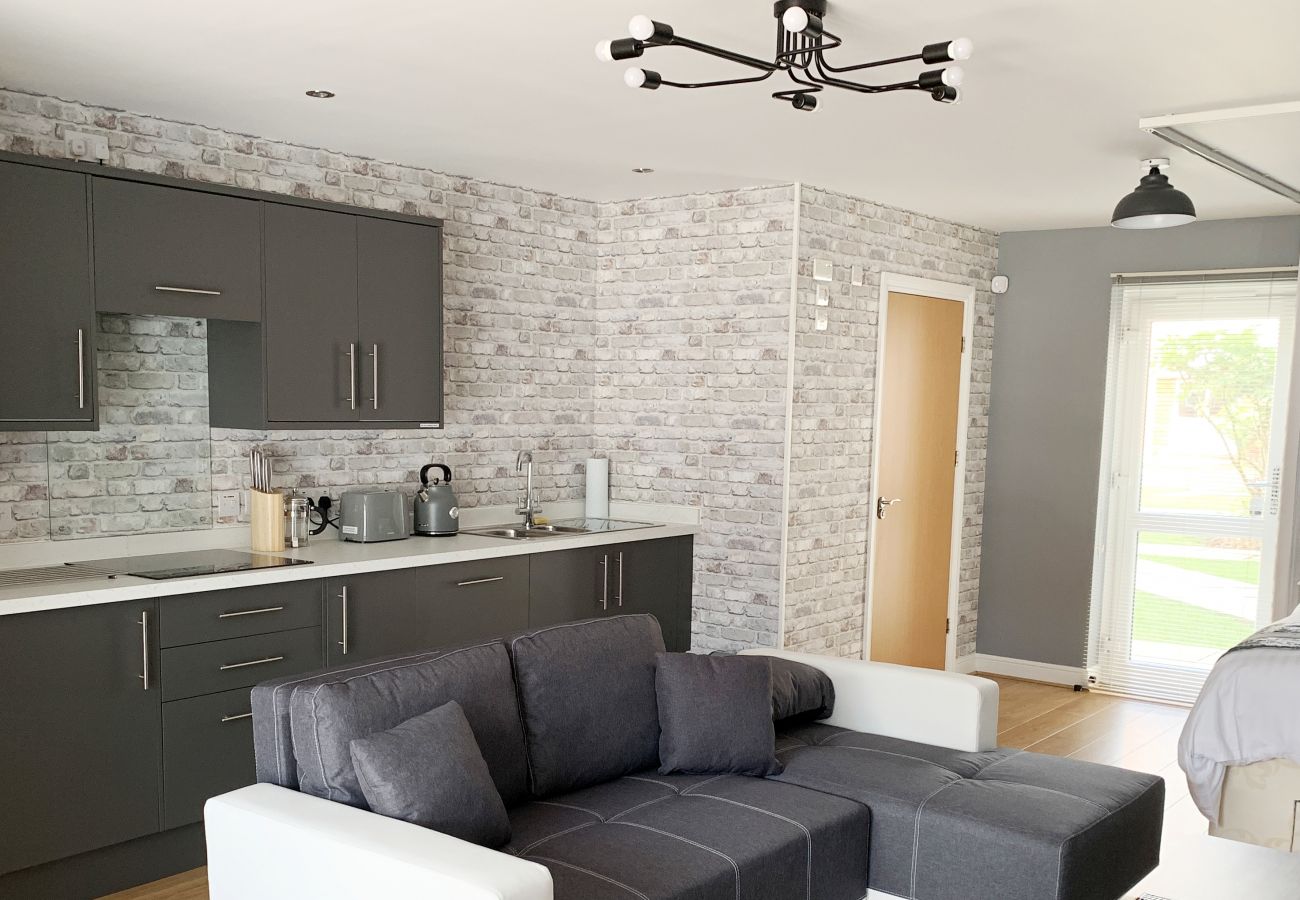 Studio in Ipswich - Studio, Near Train Station, Parking (Grd Flr) Studio in Ipswich - Studio, Near Train Station, Parking (Grd Flr)